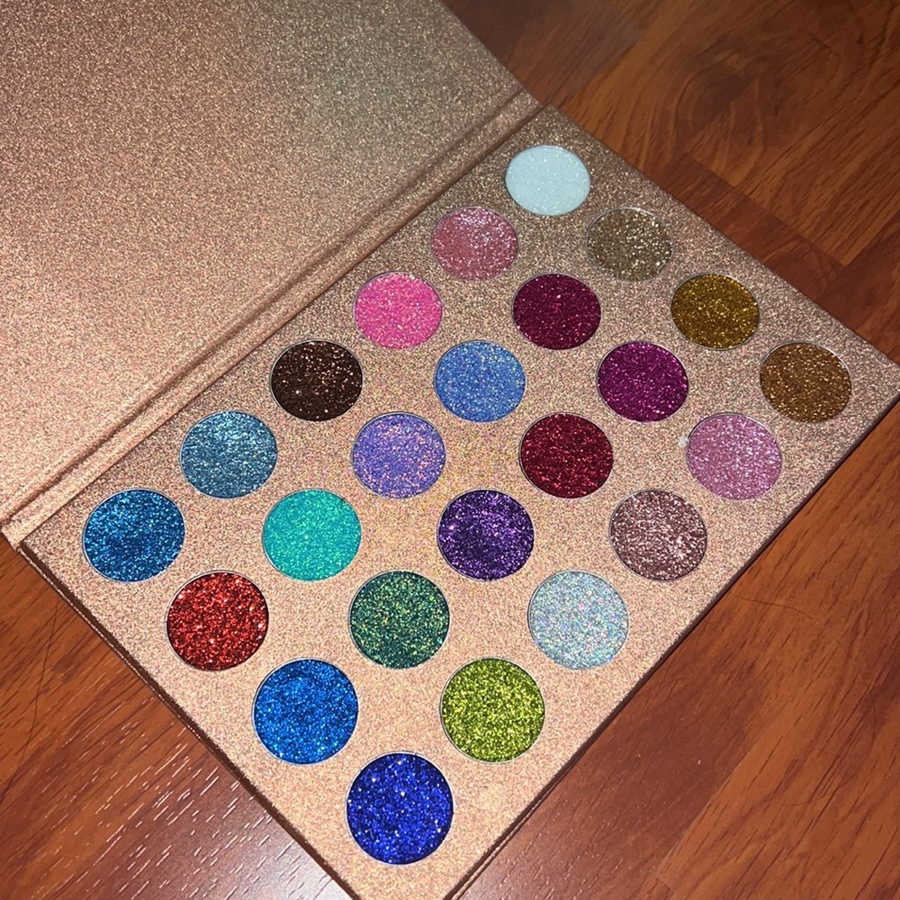 Aria Cosmetic Glitter eyeshadow palette